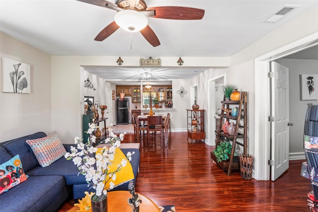 living room with dark wood-type flooring and ceiling fan