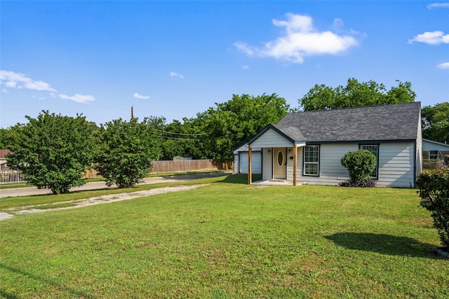 view of front of home featuring a front yard