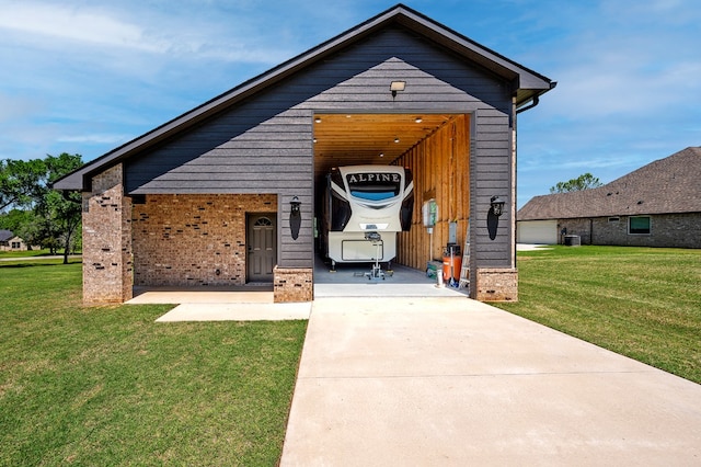 view of front of property with a carport and a front lawn