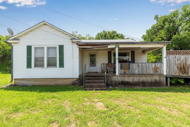 view of front of house featuring covered porch and a front yard