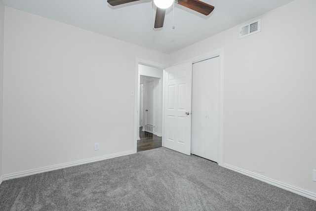 carpeted spare room featuring ceiling fan