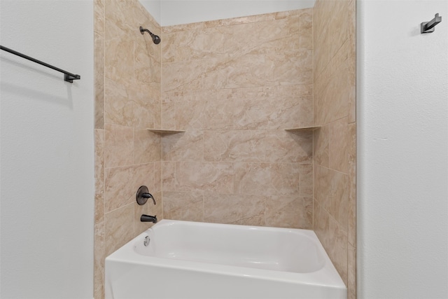 bathroom with tiled shower / bath combo