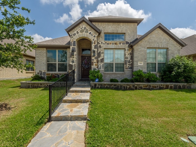 view of front of property with a front yard