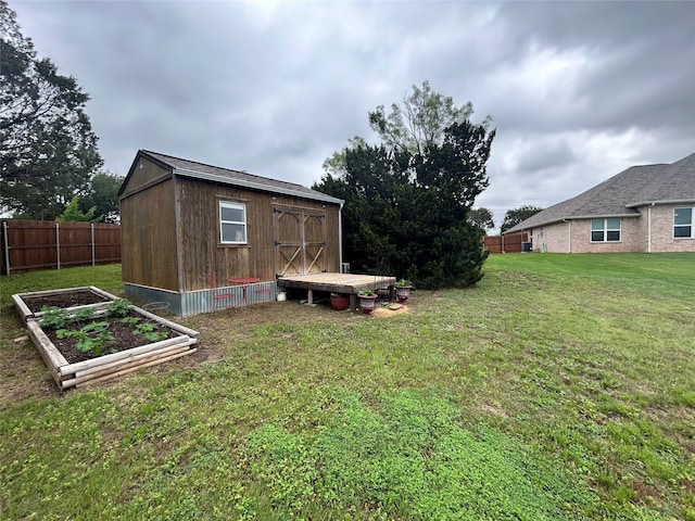 view of yard with a storage shed