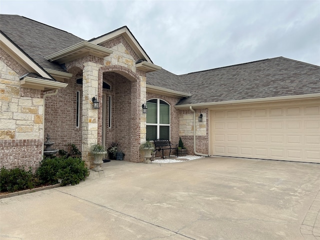 view of front facade featuring a garage