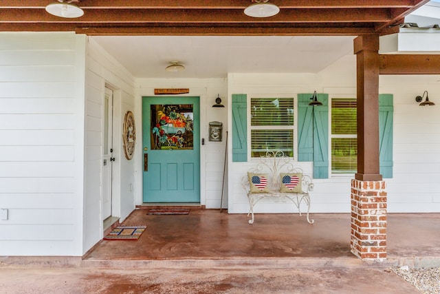 property entrance featuring covered porch