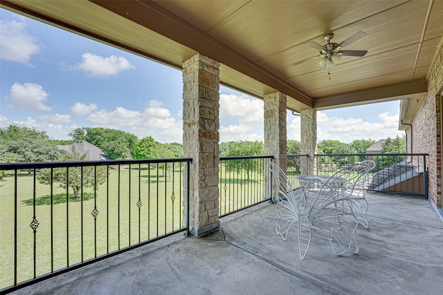 balcony featuring ceiling fan