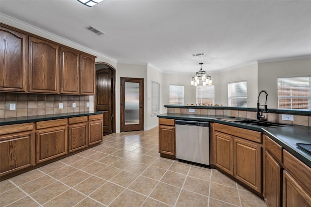 kitchen with sink, hanging light fixtures, an inviting chandelier, stainless steel dishwasher, and decorative backsplash