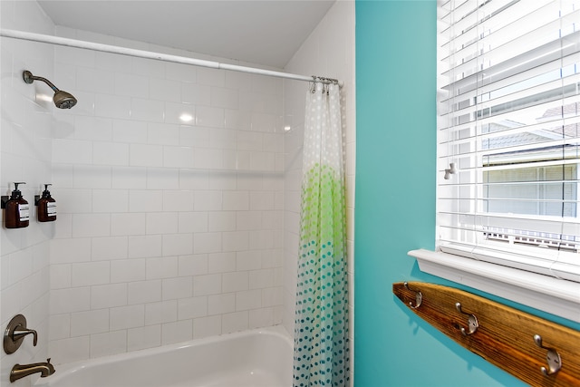 bathroom featuring shower / bath combo