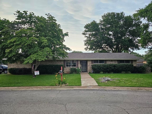 ranch-style house featuring a front lawn