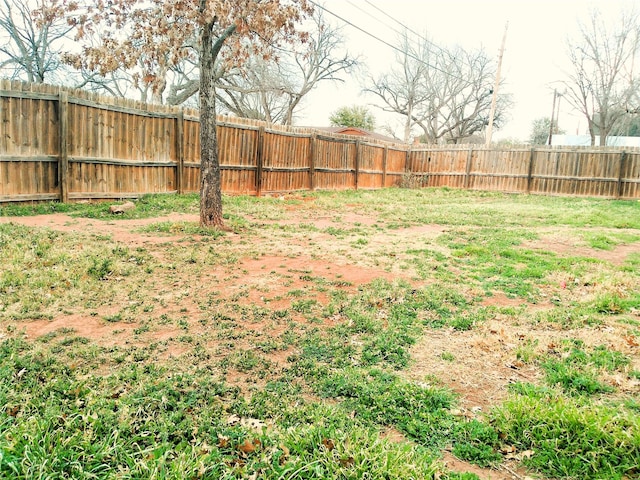 view of yard featuring a fenced backyard