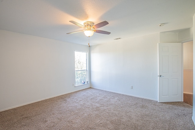 carpeted empty room featuring ceiling fan