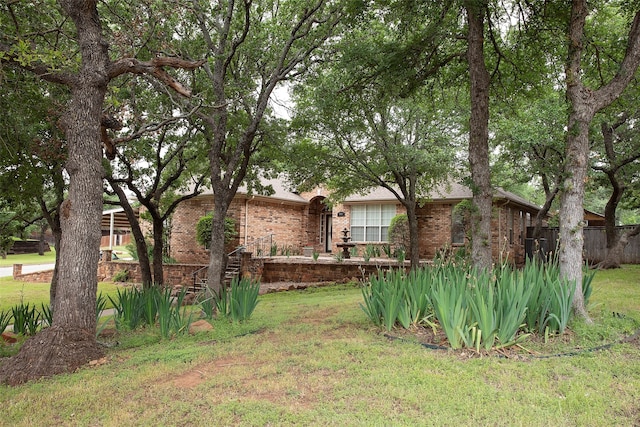 ranch-style house featuring a front lawn