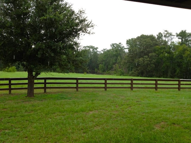 view of yard featuring a rural view