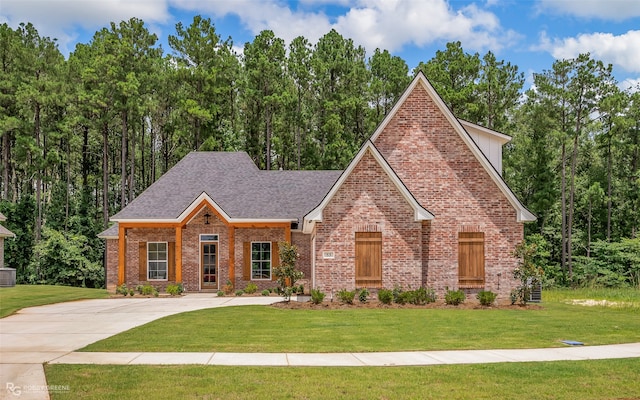 view of front of home featuring central AC unit and a front lawn