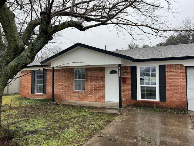 ranch-style home with a front lawn