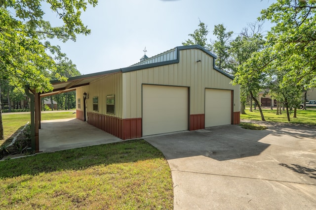 garage featuring a lawn