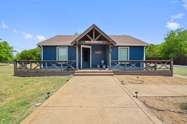 view of front of home featuring a front lawn and a porch