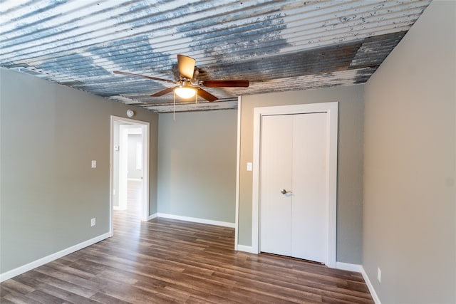 empty room featuring hardwood / wood-style floors and ceiling fan