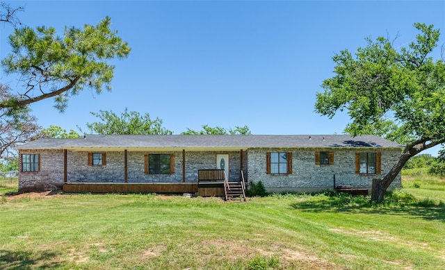 back of house featuring a yard