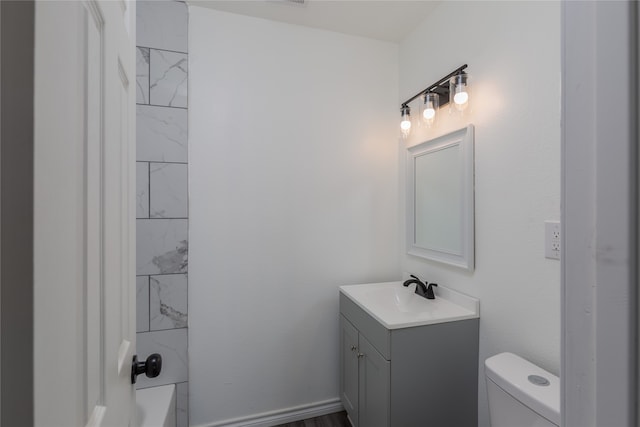 full bathroom with tiled shower / bath combo, vanity, and toilet