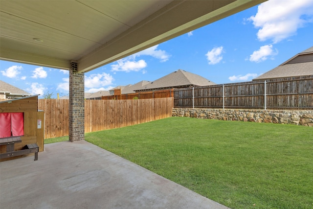 view of yard featuring a patio area