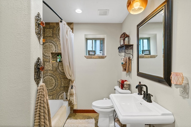 full bathroom with shower / tub combo with curtain, sink, tile floors, and toilet