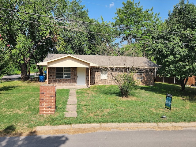 single story home featuring a front yard