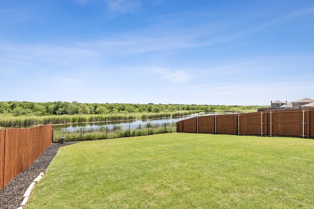 view of yard featuring a water view