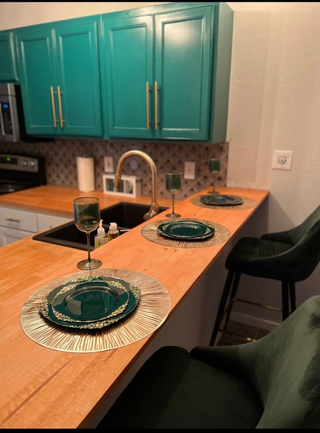 kitchen with sink, backsplash, and stove