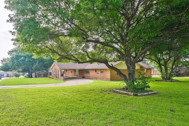 ranch-style home featuring a front yard