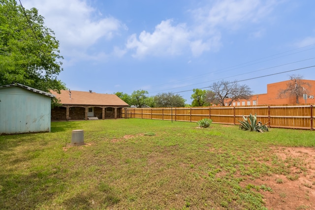 view of yard with a storage unit