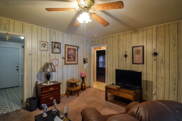 carpeted living room with ceiling fan