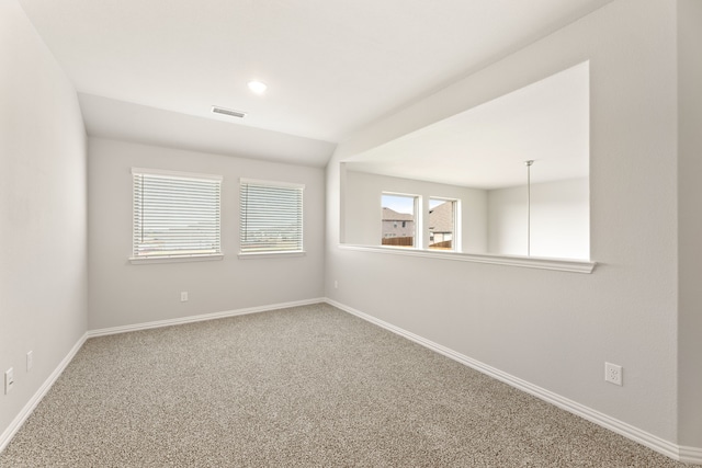 carpeted spare room with baseboards, visible vents, and recessed lighting