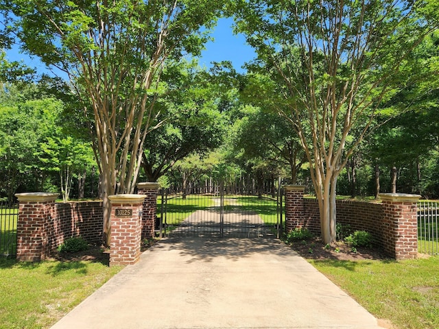 view of gate featuring a lawn