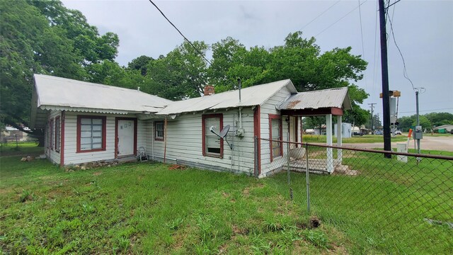 view of front of home with a front yard