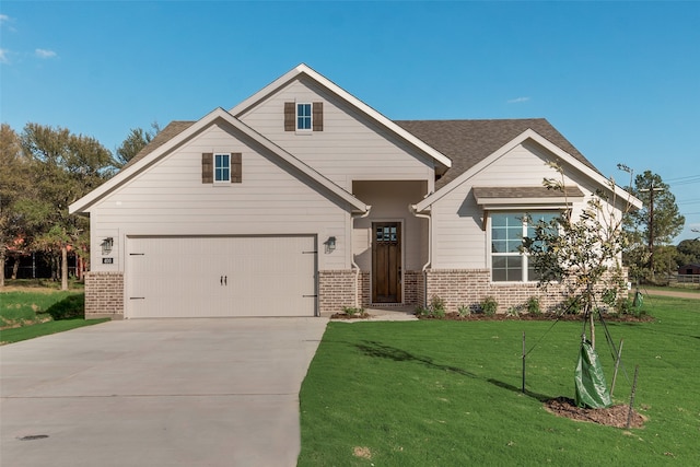 view of front of house with a front lawn