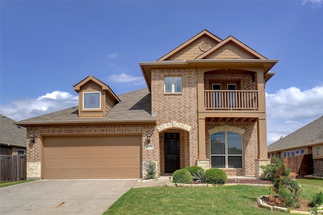 view of front of home featuring a front lawn and a balcony