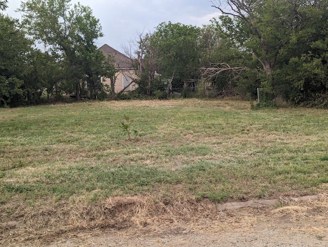 Listing photo 2 for 416 W 2nd St, Coleman TX 76834