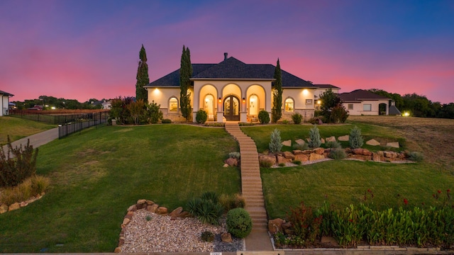 view of front of house featuring a yard