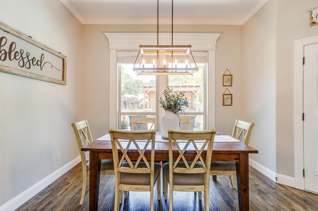 dining area featuring ornamental molding, dark hardwood / wood-style floors, and a chandelier