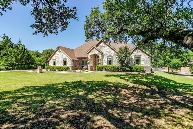 view of front of home featuring a front lawn