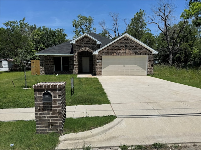 view of front of property featuring a front yard and a garage