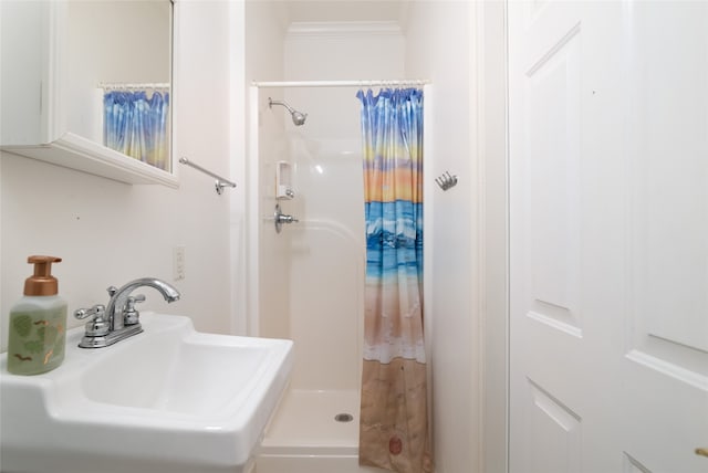 bathroom featuring sink, crown molding, and curtained shower