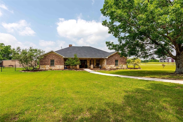 single story home featuring a front lawn