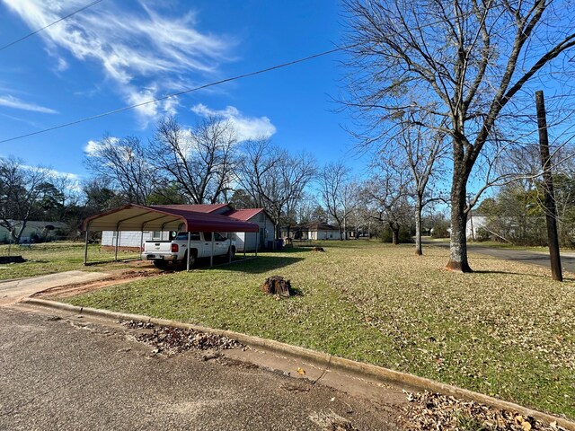 view of yard with a carport