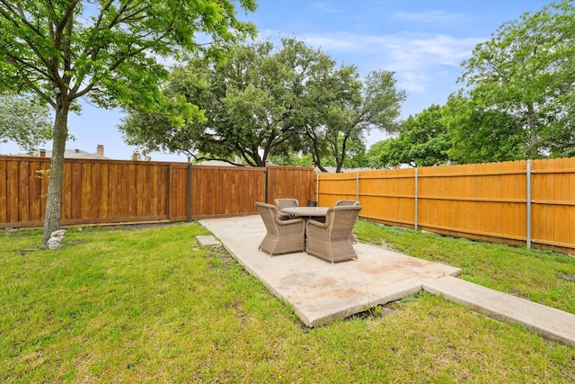 view of yard with a patio