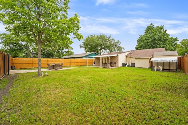 view of yard featuring a patio