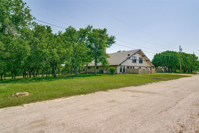 view of front of house with a front lawn