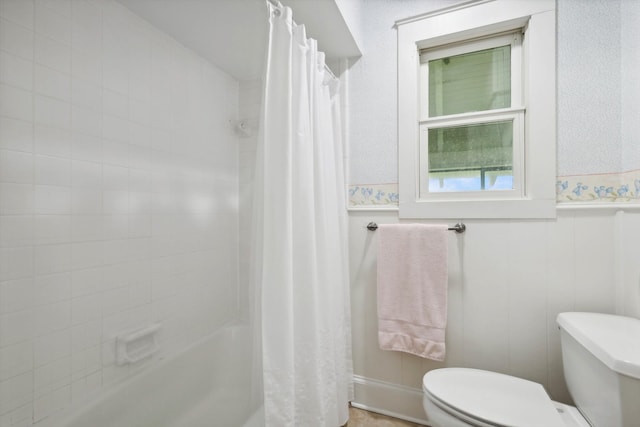 bathroom with toilet and shower / tub combo with curtain